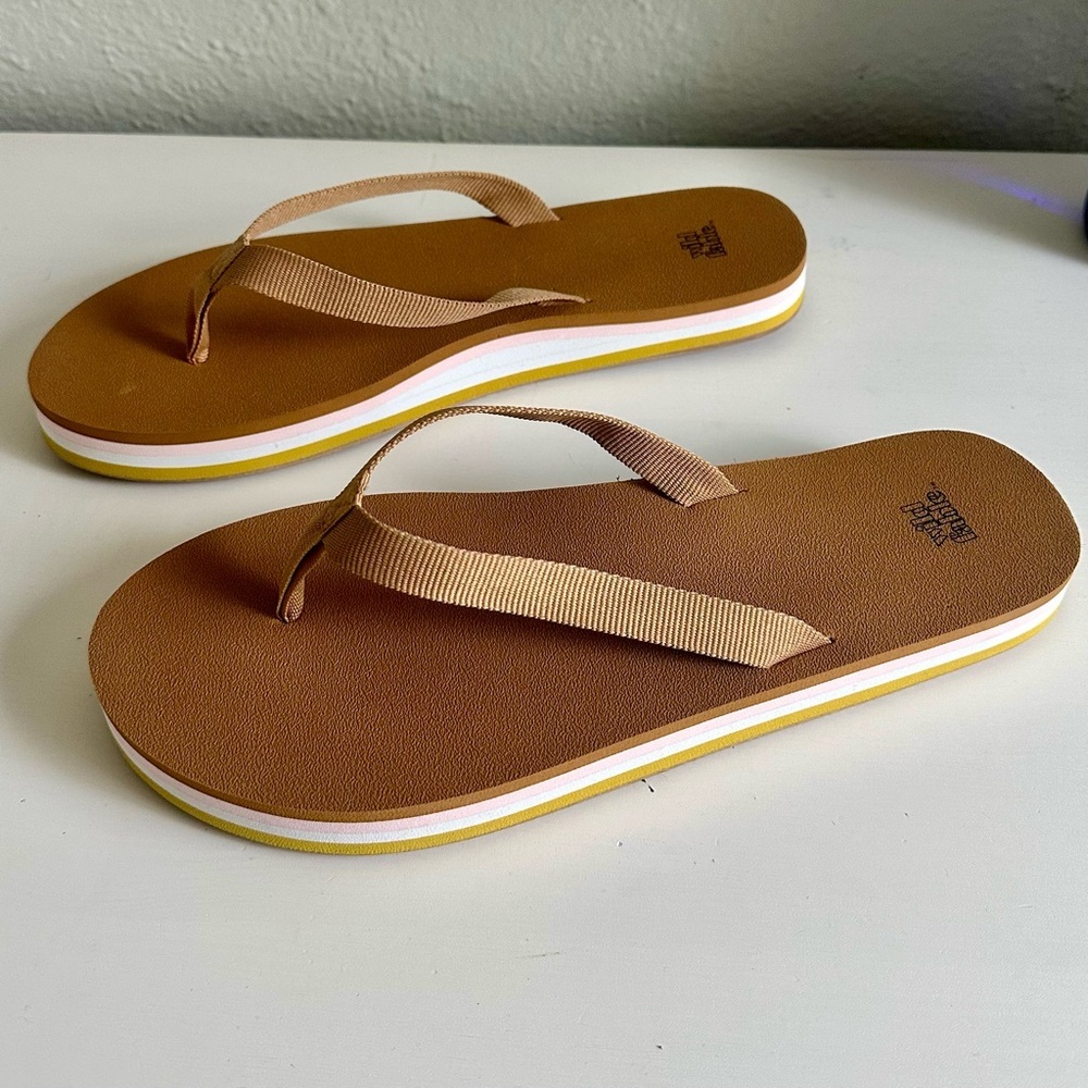 Wild Fable Pink Mustard Tan Flip Flops Size 10 - Picture 3 of 5